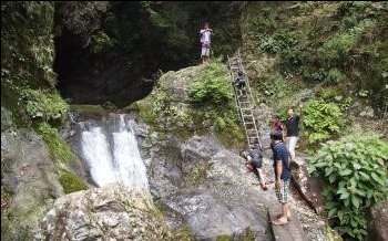 神戸岩までハイキング