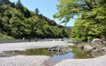 煉瓦堂 朱とんぼ 多摩川 上流側