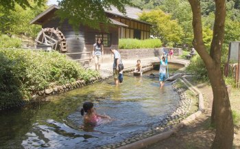 夕やけ小やけふれあいの里