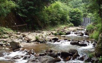 谷太郎川ます釣場 上流側