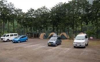テントサイトの駐車場