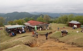 陣馬山の山頂