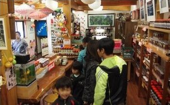 山のはちみつ おみやげコーナー