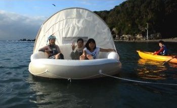 貝殻型の大きなドーム