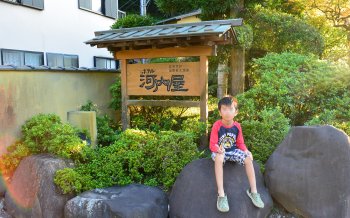 河内屋の前で記念撮影