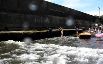 大磯海水浴場の堤防