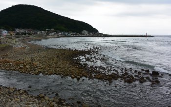 宇佐美留田浜辺公園側