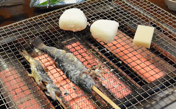 ニジマスとイワナの塩焼き