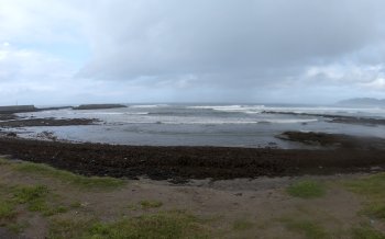 海に向って左側の海岸