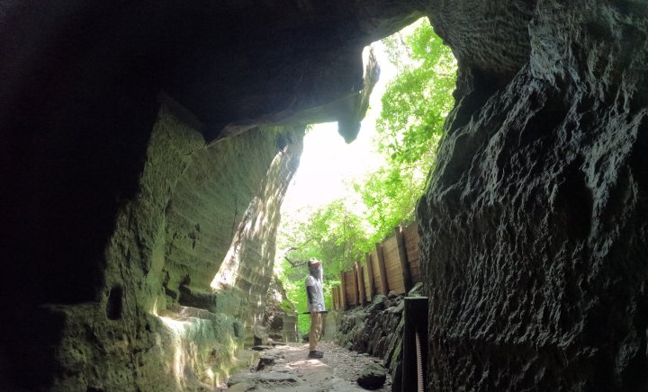 室岩洞(むろいわどう)