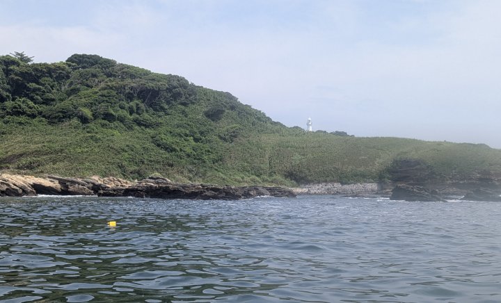 浜の東側の沖